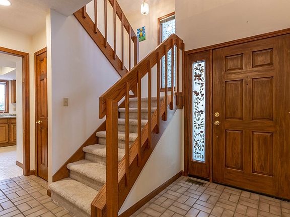4th image of 3849 S Bainbridge Dr