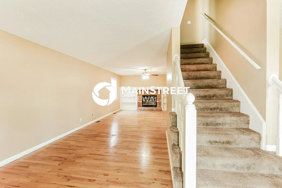 Living Room - 421 Hithergreen Dr