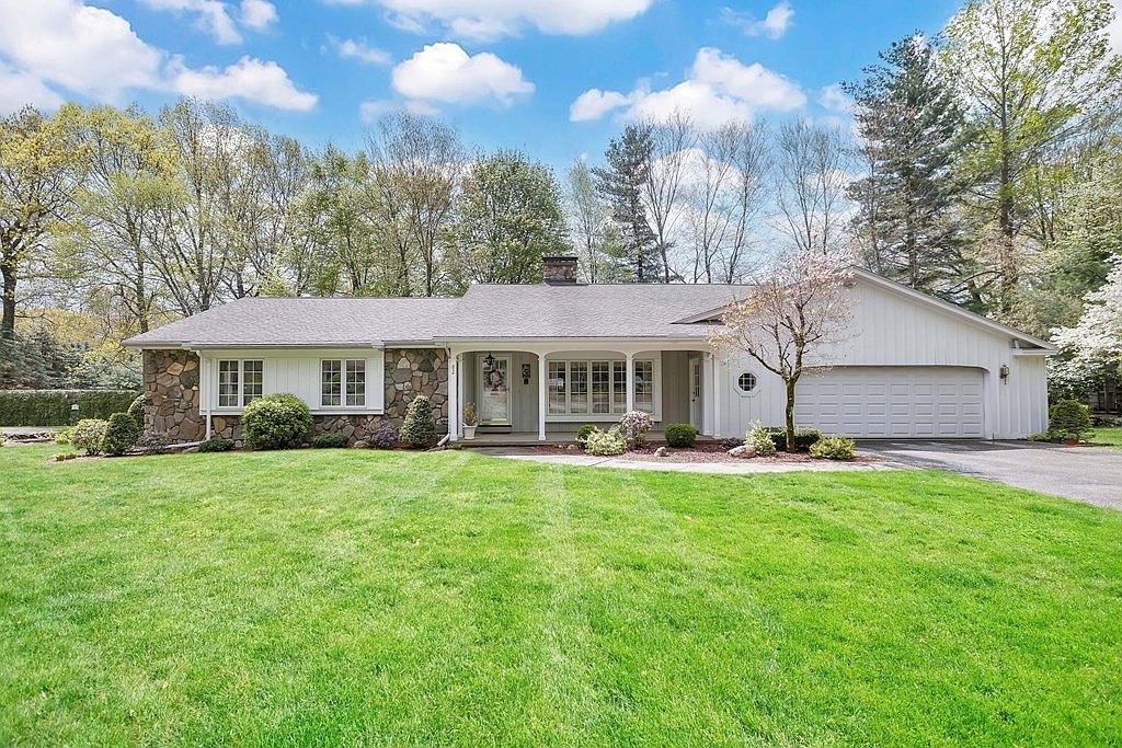 82 Carriage Rd, Chicopee, MA 01013 Zillow