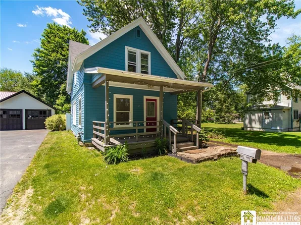 2 Crescent Ave, Lakewood, NY 14750