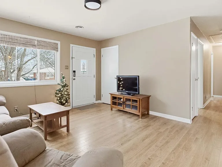 2061 Saint Teresa Dr — Photo 18