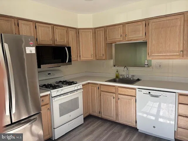 2 bed, 2.0 bath, 1321 sqft, $2,500 — Photo 3