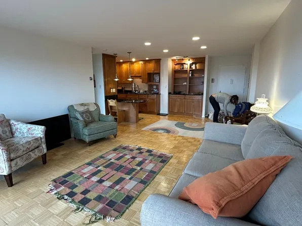 30 Woodland St APT 10D, Hartford, CT 06105