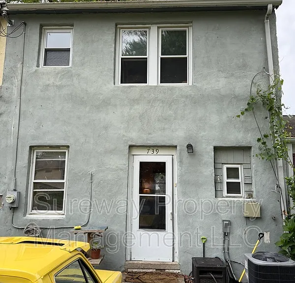 739 Pennsylvania Ave — Photo 1