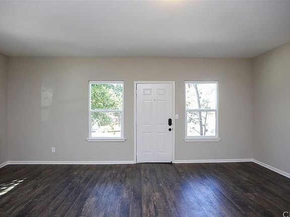 4th image of 242 Columbia Ave