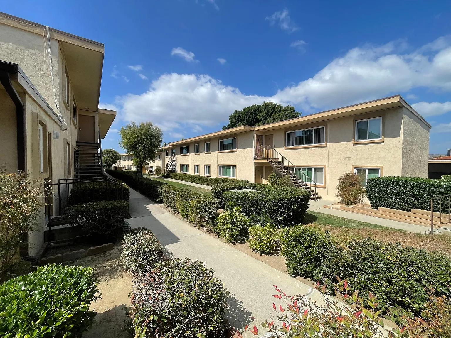 1675 Chapel Dr — Photo 1