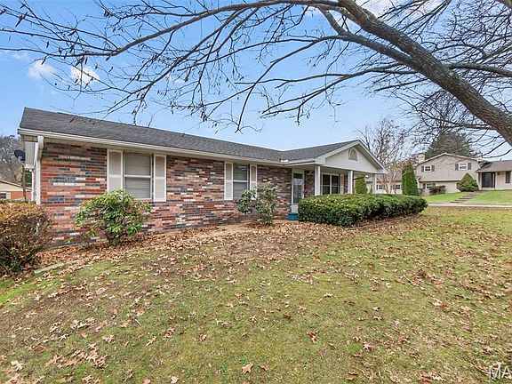 2nd image of 864 Strawberry Ln