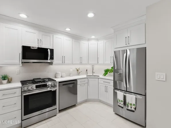 36 Steeplechase Ct, Oceanport, NJ 07757