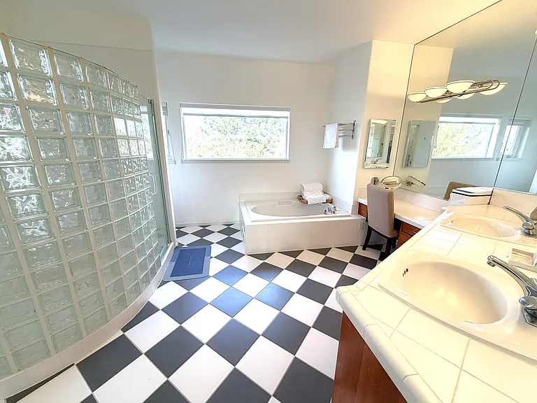 8509 NW Hazeltine St — Photo 23