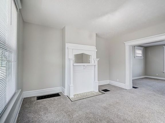3rd image of 94 N Oakley Ave