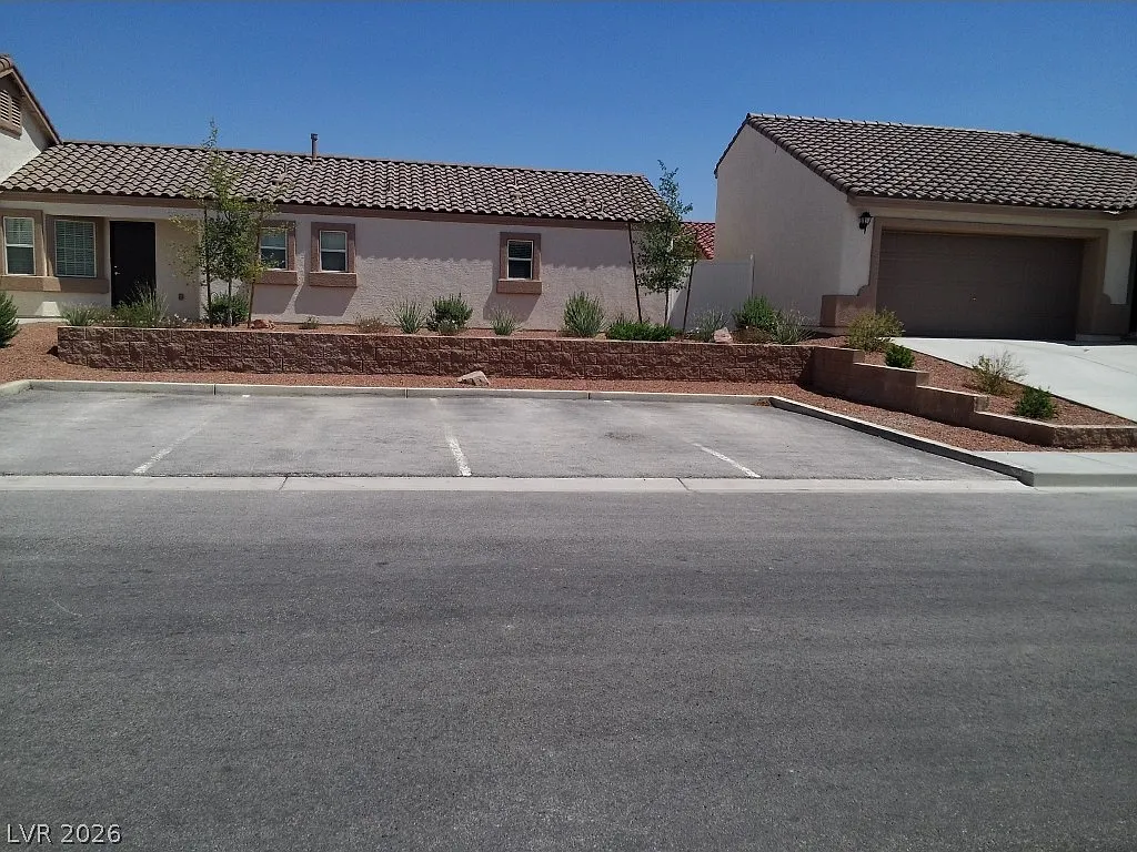 3 bed, 2.0 bath, 1235 sqft, $1,900 — Photo 1