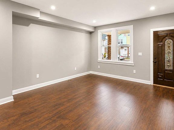 3rd image of 209 Woodlawn Ave