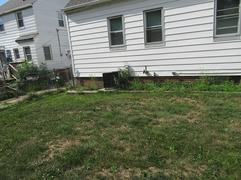 5203 Maplecrest Ave — Photo 4