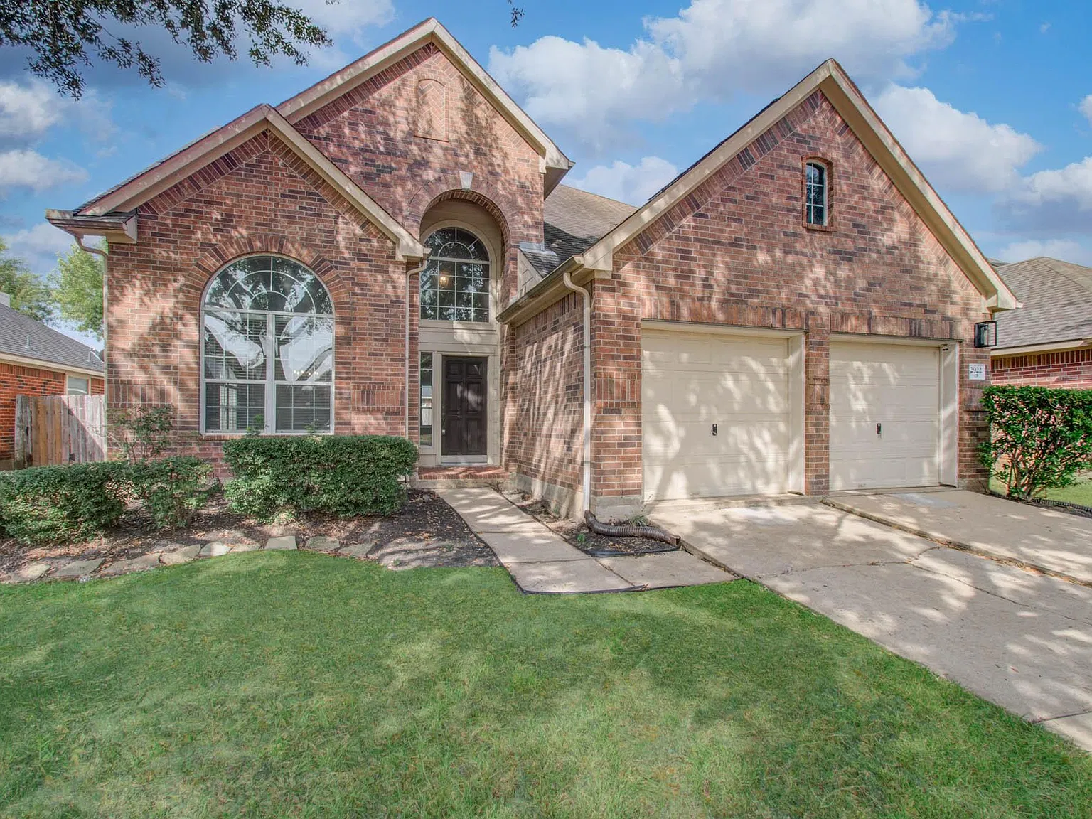 4 bed, 2.5 bath, 2736 sqft, $2,700 — Photo 2