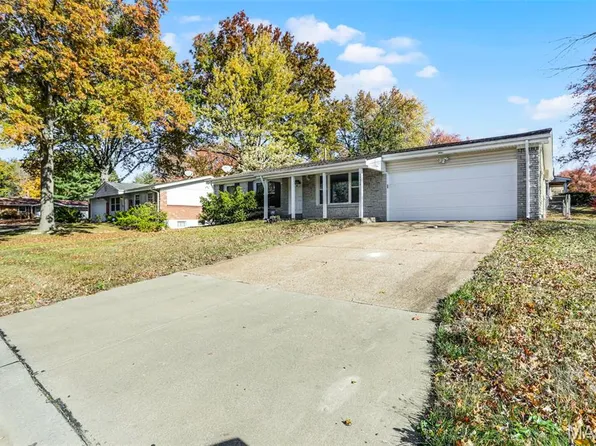 11426 Ortega Dr, Saint Louis, MO 63138