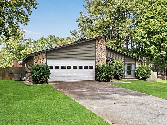 3rd image of 1569 Spender Dr