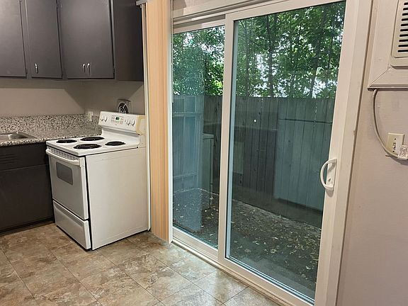 3rd image of 4621 El Camino Ave APT 5