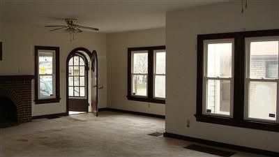 2nd image of 110 W Hillcrest Ave