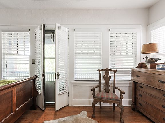 3rd image of 1508 N Robinson Ave #2
