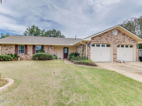1210 Wisteria Ln