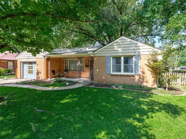 1220 Elizabeth St, Winfield, KS 67156