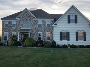 1827 Candlewyck Ln, Green Lane, PA 18054