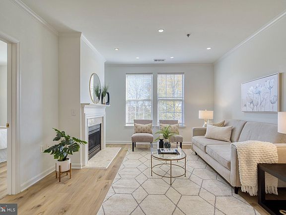 4th image of 171 Somervelle St APT 307