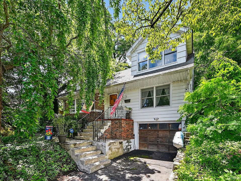 1st image of 13 Lindbergh Lane