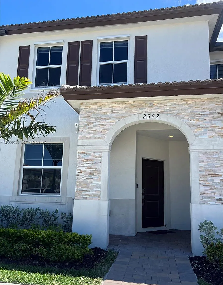Keys Gate — Photo 1