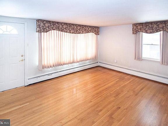 3rd image of 25 E Township Line Rd