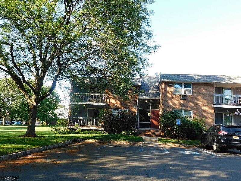 1st image of 807 Eves Dr, 1L #1L