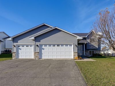 992 Farmers Ridge Trl, Belle Plaine, MN, 56011