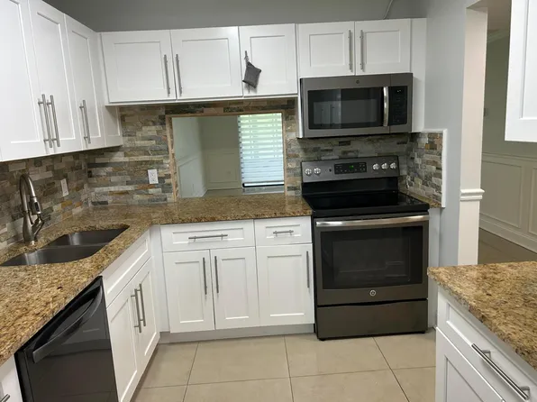 140 Lake Nancy Lane #115, West Palm Beach, FL 33411