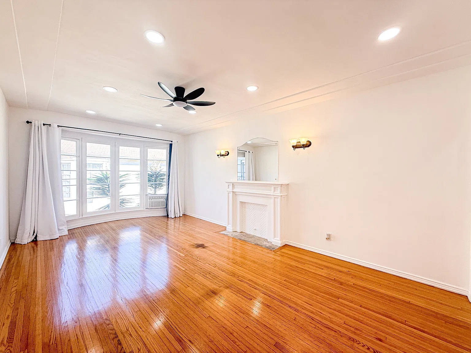 1 bed, 750 sqft, $2,695 — Photo 3