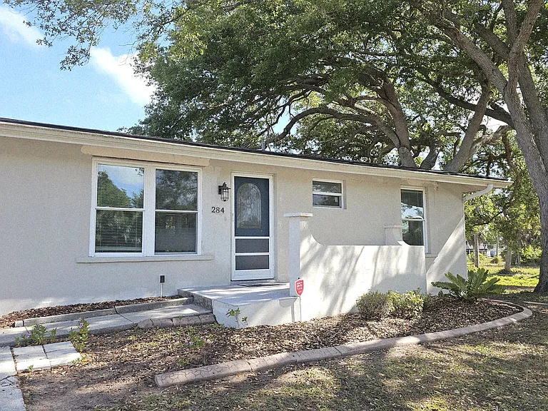 284 Rotonda Blvd W