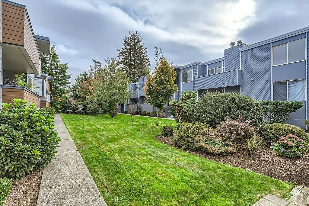Building Photo - 9919 4th Ave W #7