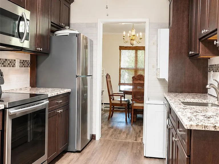 506 Alden Ct N — Photo 4