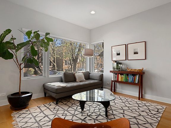 5th image of 2216 N Maplewood Ave