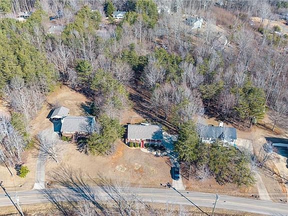 3rd image of 8202 Henderson Mountain Rd