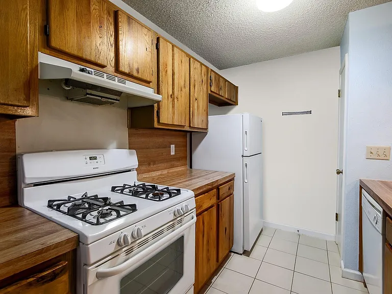 4407 Limewood Ct #B — Photo 28