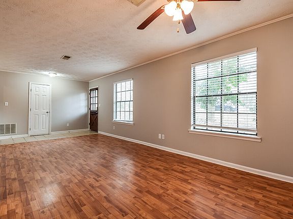 3rd image of 115 Doubletrace Ln