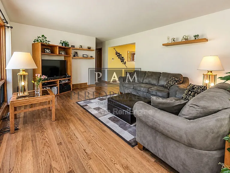 11407 W Mount Vernon Ave — Photo 2