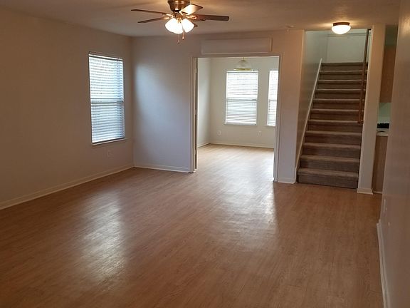 2nd image of 839 Autumn Point Ln