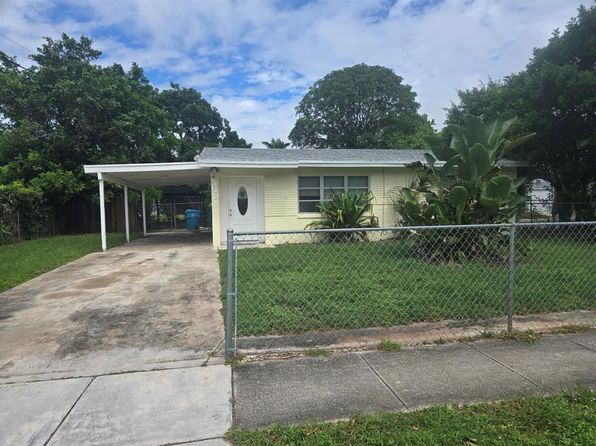 301 NW 16th Ct