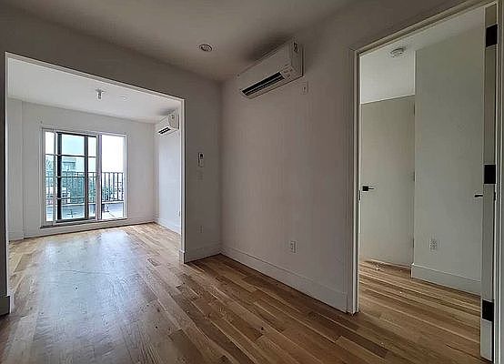 4th image of 826 Saint Johns Pl #5F
