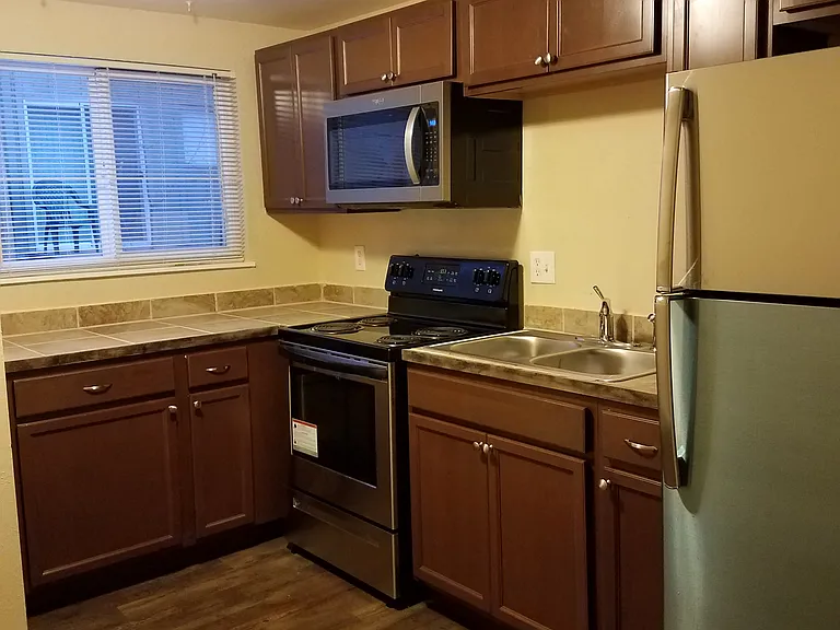 1611 Cottonwood Dr #2 — Photo 7