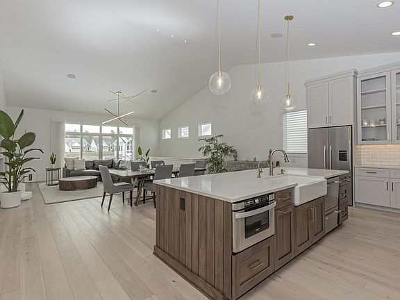 5th image of 183 Bridgeport Way