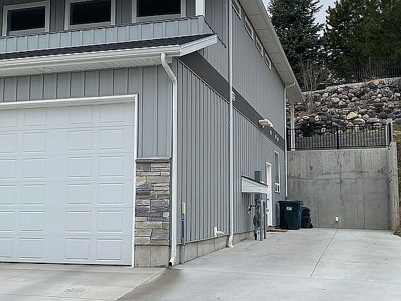 2nd image of 1613 Surprise Valley Rd