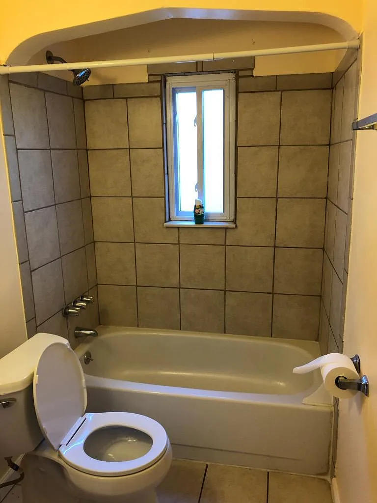 3 bed, 993 sqft, $1,200 — Photo 2