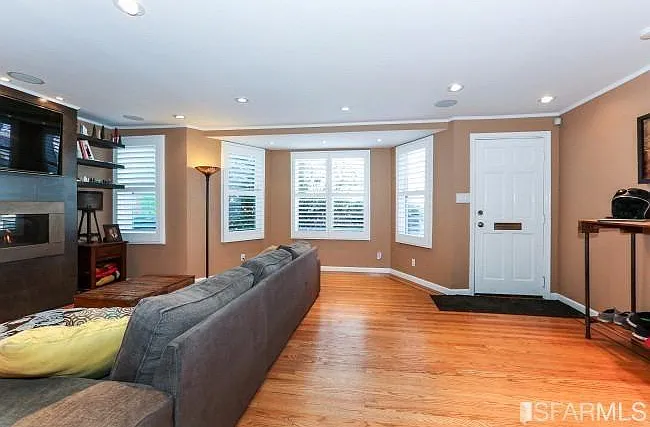 73 Naples St — Photo 4
